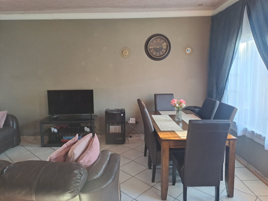 2 Bedroom Property for Sale in Oos Einde North West